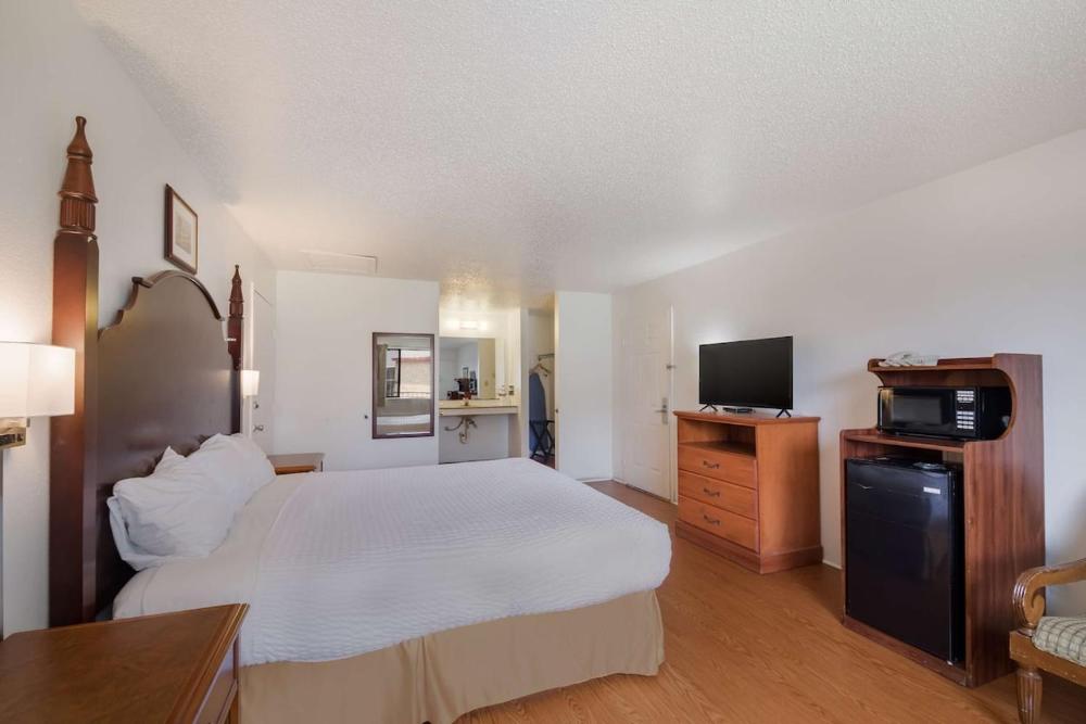 Deluxe King Suite interior